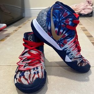 NIKE KYBRID S2 GS 'WHAT THE USA' KIDS SIZE 4.5